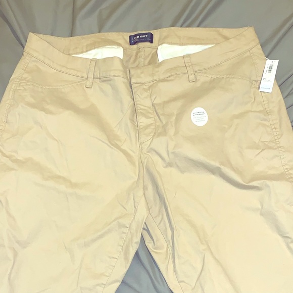 Old Navy Khaki Pixie Cut Capris - Picture 2 of 4